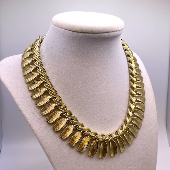 Vintage Lisner 1930s Gold Tone Petal Links Chocker Necklace - Picture 1 of 4
